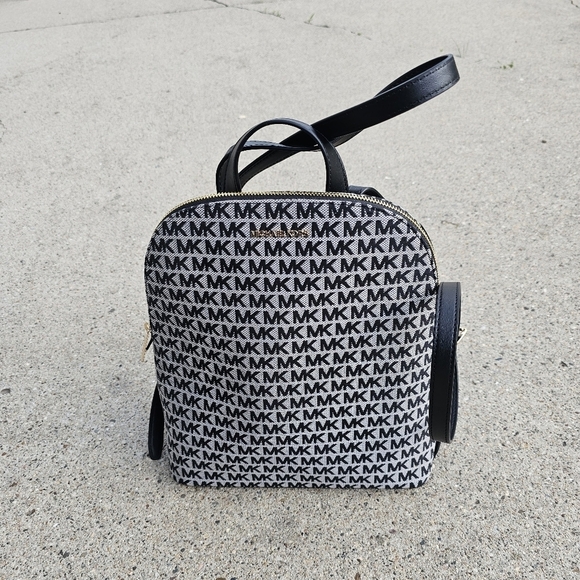 New Michael Kors Cindy backpack medium - Picture 13 of 14